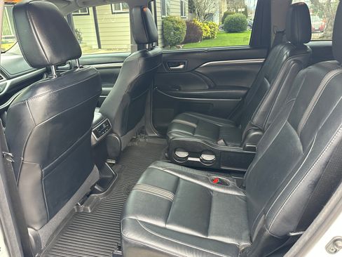 Used 2018 Toyota Highlander SE image 10