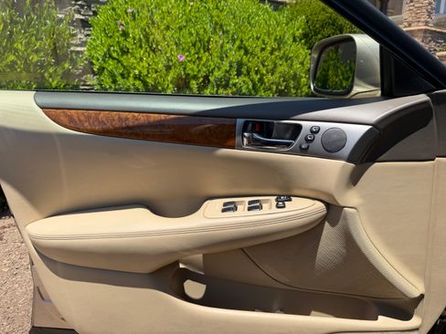 Used 2005 Lexus ES 330 w/ Preferred Accessory Pkg FWD image 13