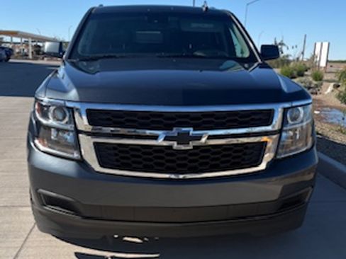 Used 2019 Chevrolet Suburban LT image 4
