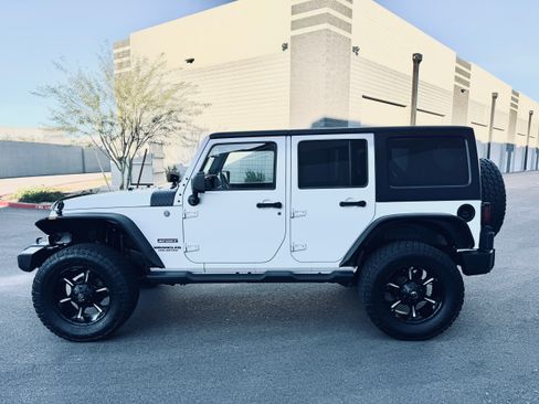 Used 2013 Jeep Wrangler Unlimited Sport image 5