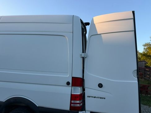 Used 2018 Mercedes-Benz Sprinter 2500 image 6