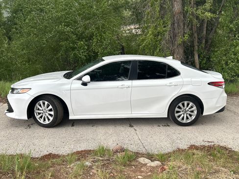 Used 2020 Toyota Camry LE image 4
