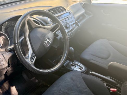 Used 2011 Honda Fit Sport image 4