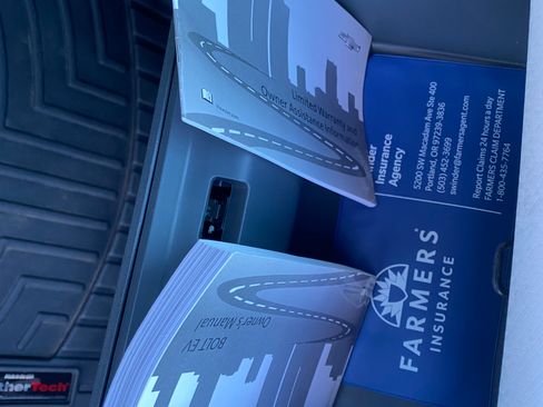 Used 2019 Chevrolet Bolt Premier w/ Infotainment Package image 26