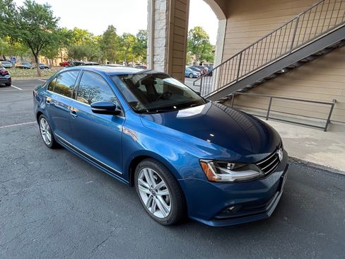 Used 2017 Volkswagen Jetta SEL image 2