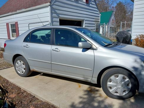 Used 2005 Toyota Corolla LE image 2
