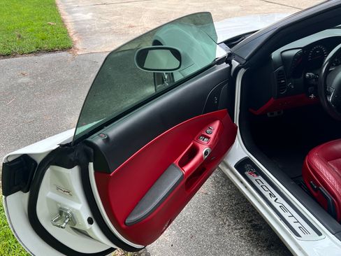 Used 2013 Chevrolet Corvette Coupe 2D w/ 2LT Preferred Equipment Group image 16