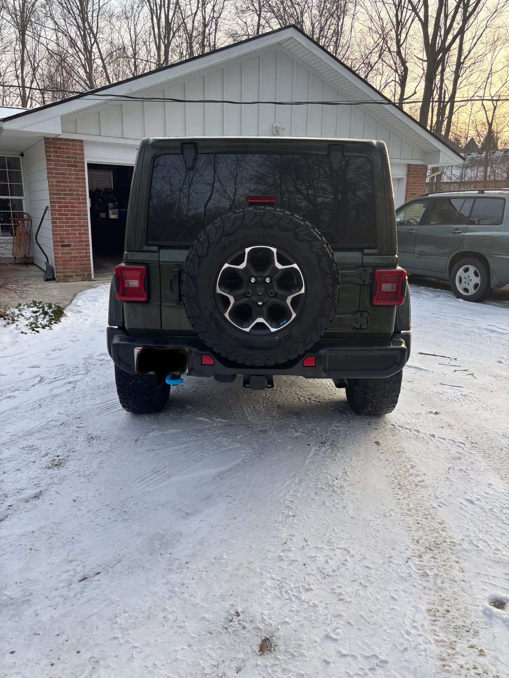 Used 2023 Jeep Wrangler Unlimited Rubicon 4xe w/ Cold Weather Group AWD/4WD image 2