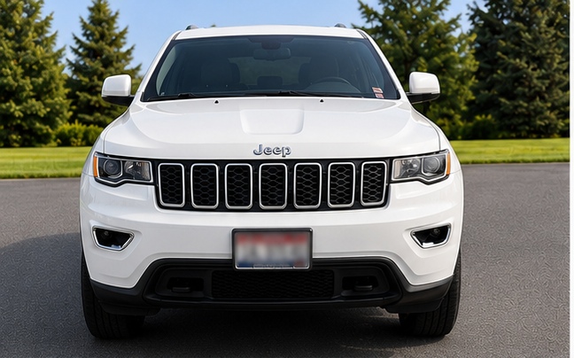 Used 2018 Jeep Grand Cherokee Laredo AWD/4WD image 5