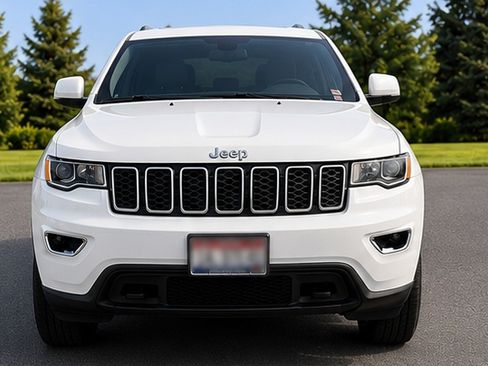 Used 2018 Jeep Grand Cherokee Laredo AWD/4WD image 5