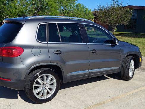 Used 2014 Volkswagen Tiguan SE image 9