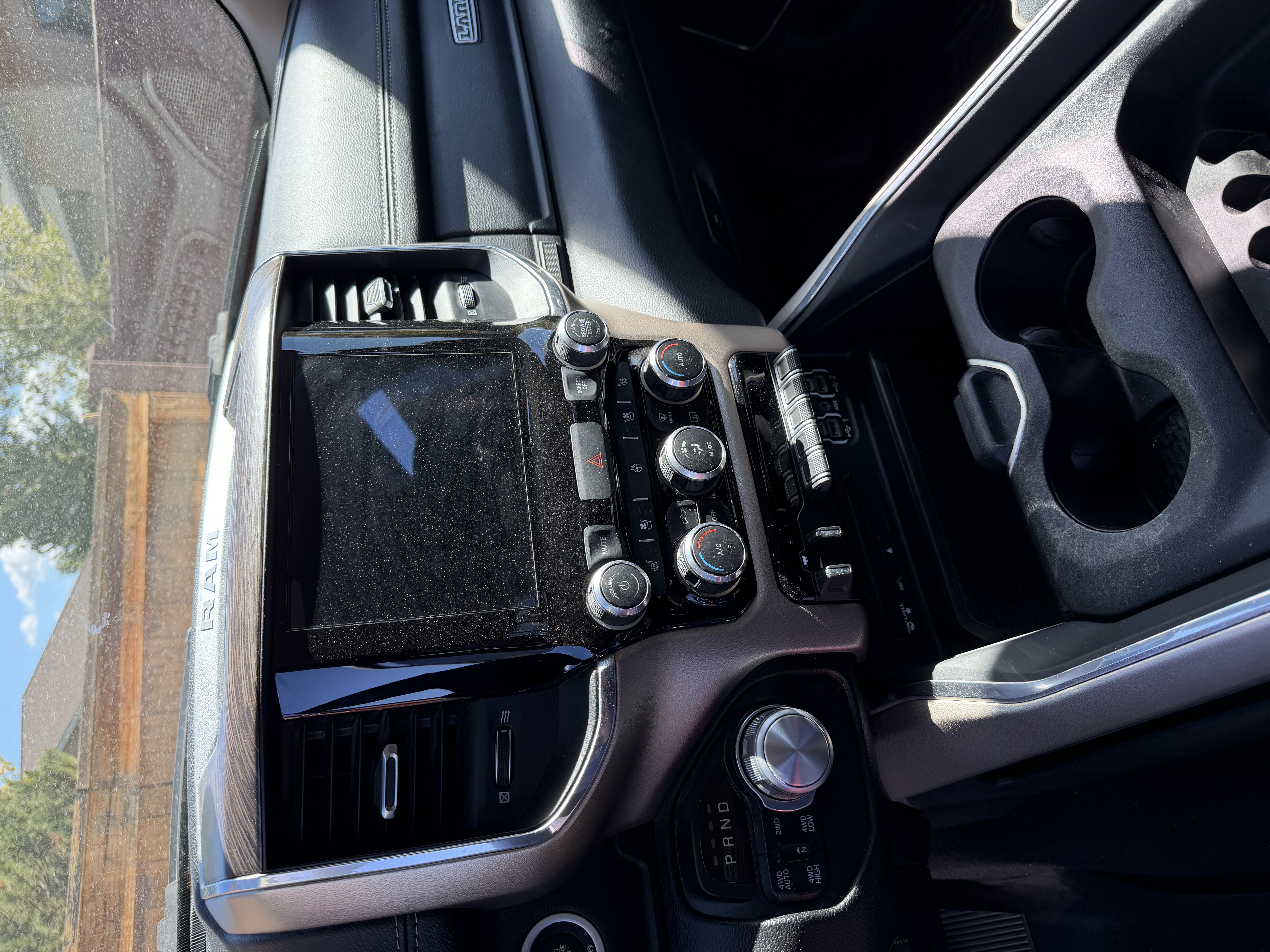 Used 2019 RAM 1500 Laramie AWD/4WD image 10