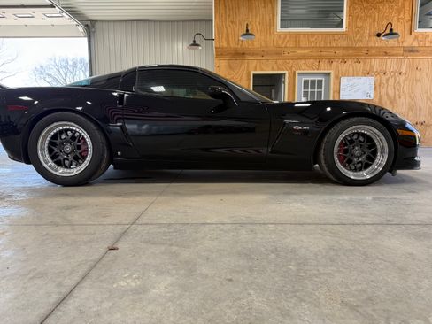 Used 2006 Chevrolet Corvette Z06 w/ Preferred Equipment Group RWD image 9