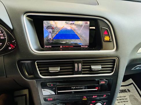 Used 2017 Audi Q5 2.0T Premium Plus w/ Technology Package image 5