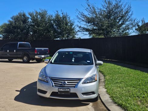 Used 2015 Nissan Sentra S image 2