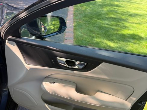 Used 2020 Volvo S60 T5 Momentum FWD image 30