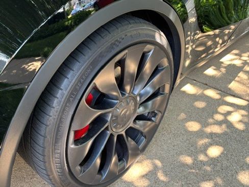 Used 2023 Tesla Model Y Performance AWD/4WD image 17
