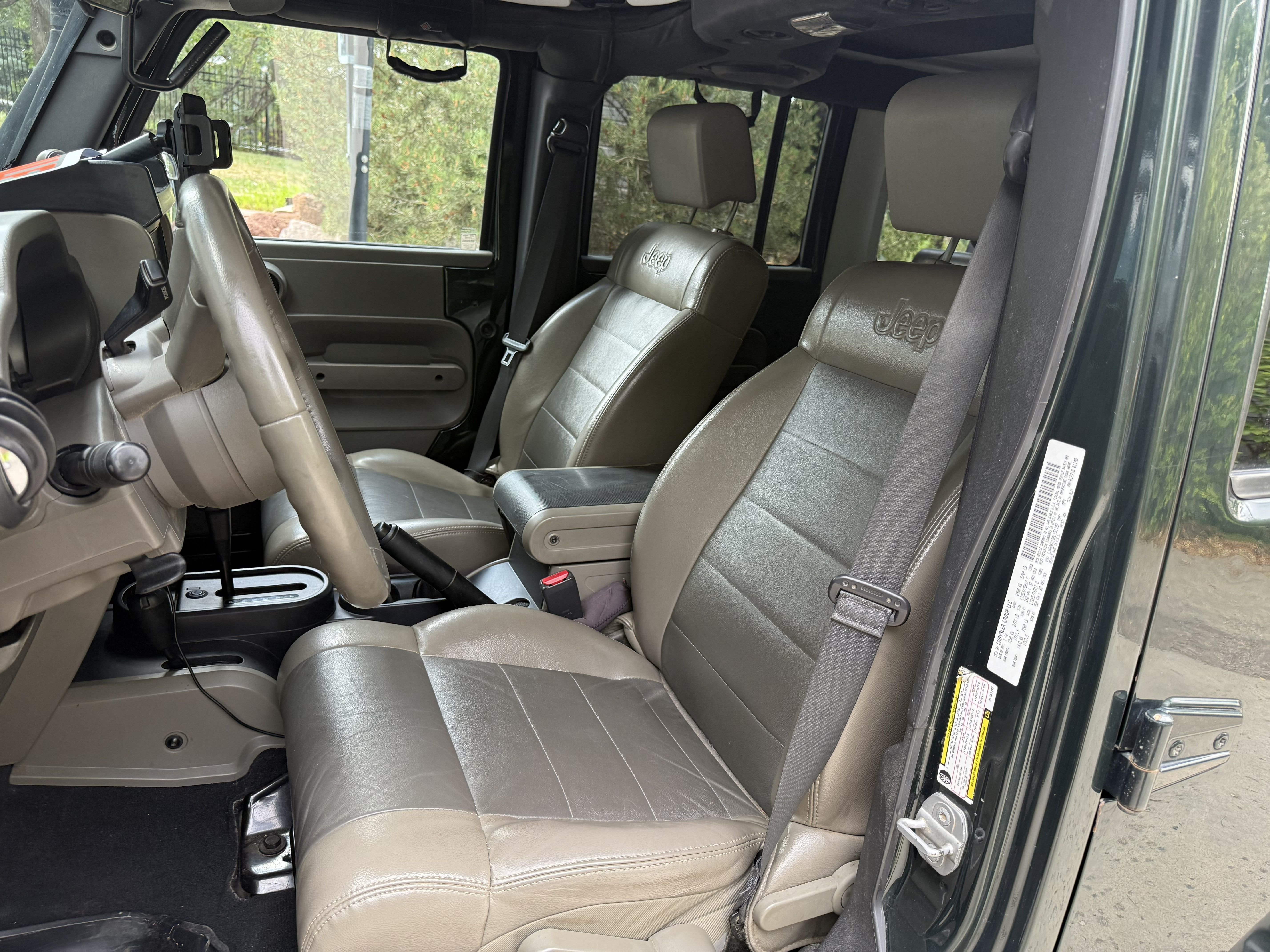 Used 2010 Jeep Wrangler Unlimited Rubicon w/ Dual Top Group AWD/4WD image 14
