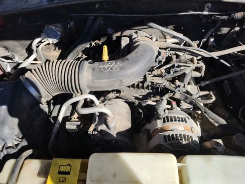 Used 2012 Jeep Liberty Limited w/ Tire & Wheel Group image 8