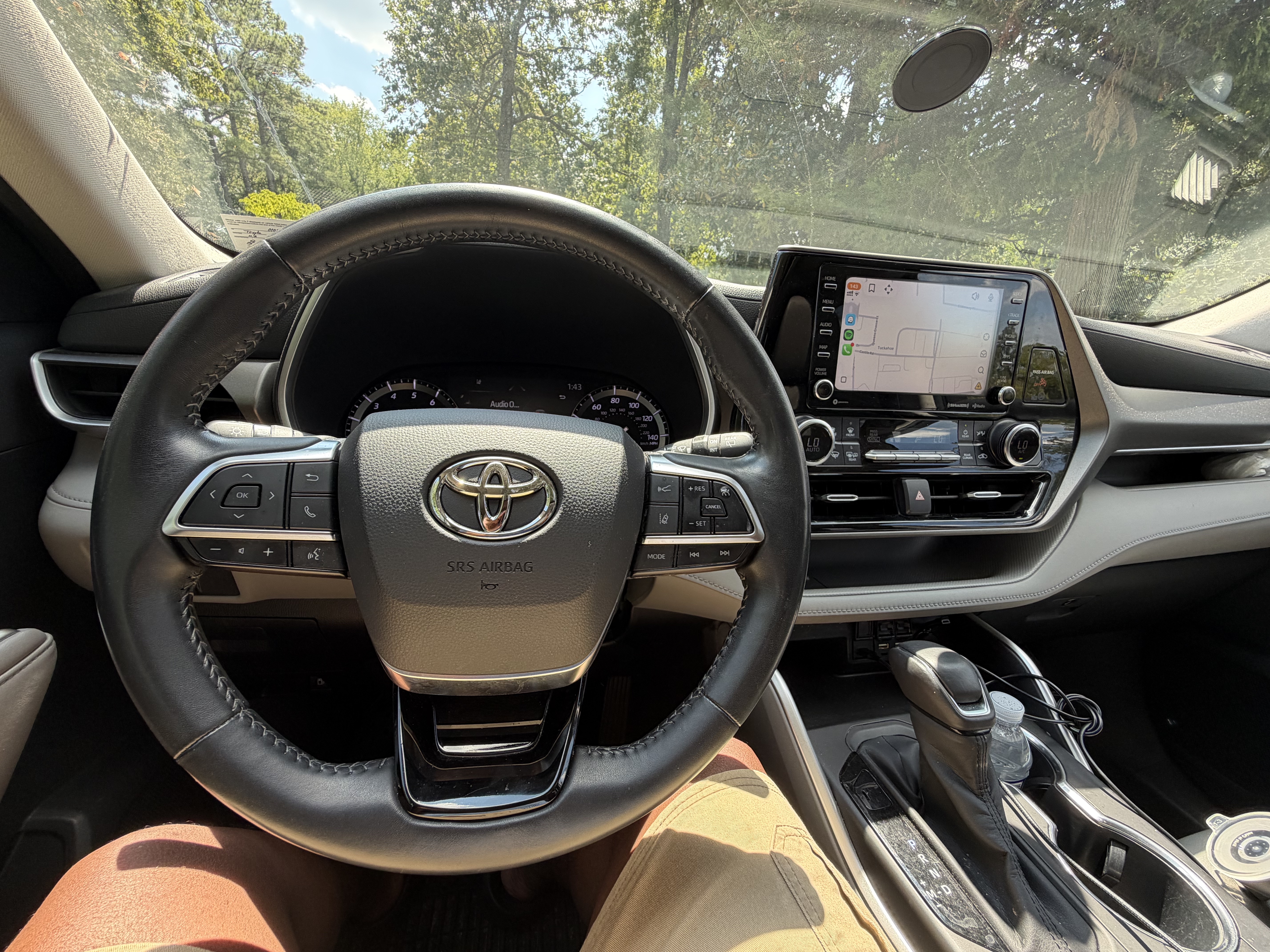 Used 2020 Toyota Highlander XLE AWD/4WD image 8