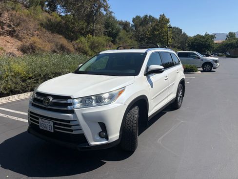 Used 2019 Toyota Highlander XLE AWD/4WD image 5