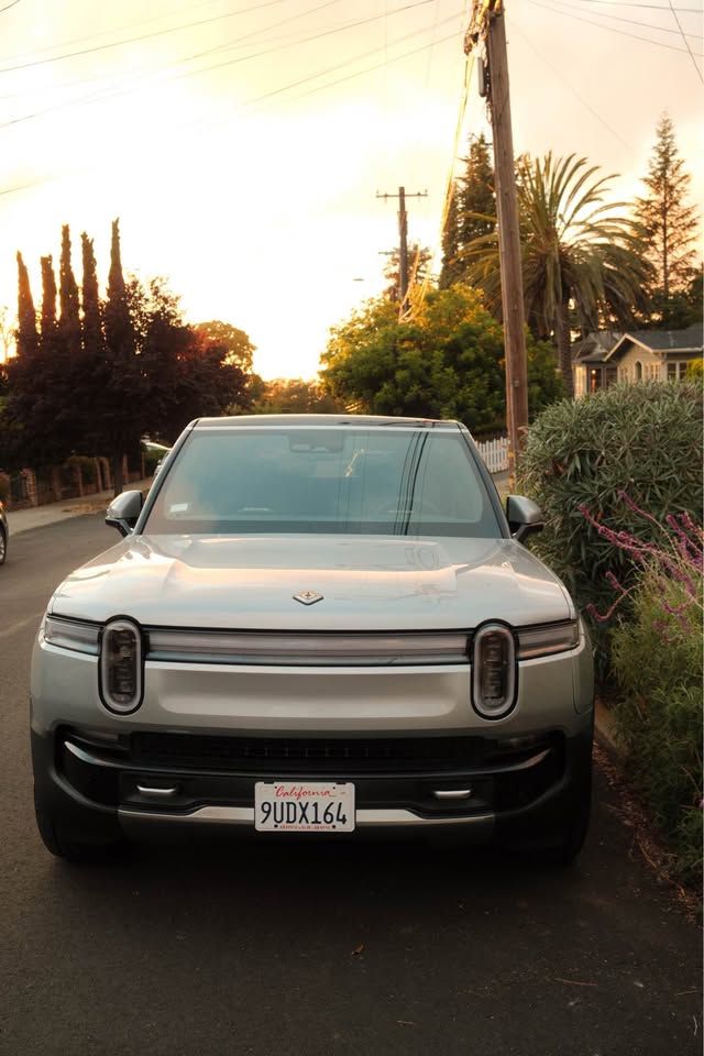 Used 2025 Rivian R1S Adventure Dual AWD/4WD image 7