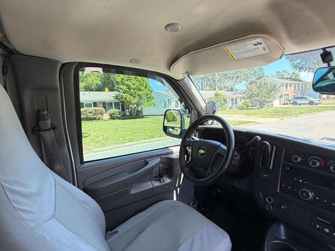 Used 2014 Chevrolet Express 1500 RWD image 17