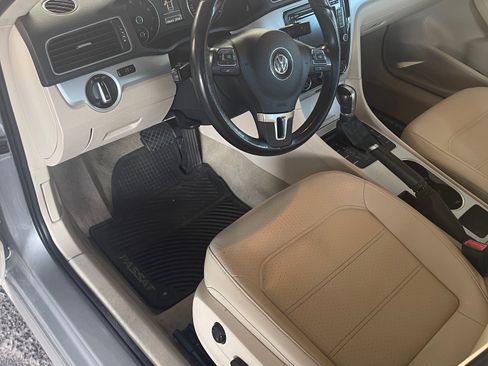 Used 2013 Volkswagen Passat 2.5 SE image 5