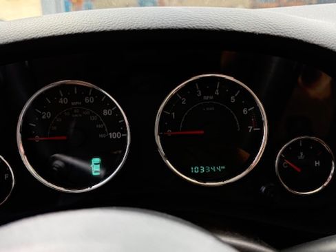 Used 2015 Jeep Wrangler Unlimited Sahara w/ Connectivity Group image 12