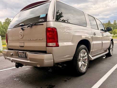 Used 2005 Cadillac Escalade ESV AWD image 8