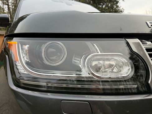 Used 2017 Land Rover Range Rover HSE image 11