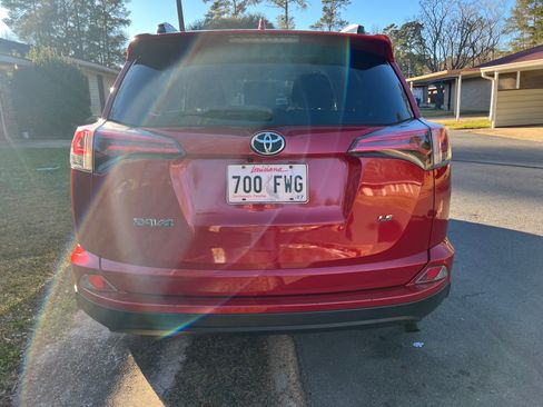 Used 2017 Toyota RAV4 LE image 8