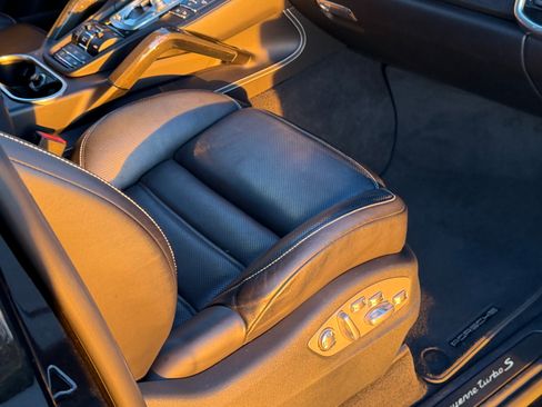 Used 2018 Porsche Cayenne Turbo S w/ Premium Package Plus image 21