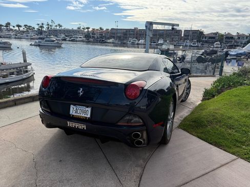 Used 2013 Ferrari California image 23
