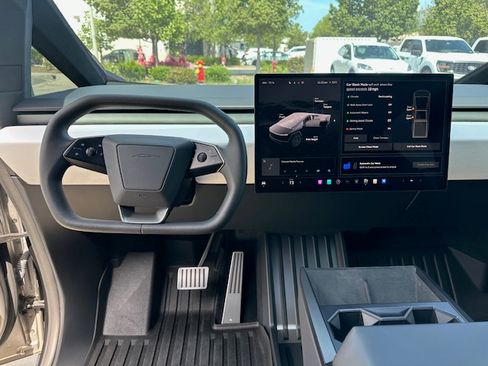 Used 2024 Tesla Cybertruck AWD Crew Cab image 14