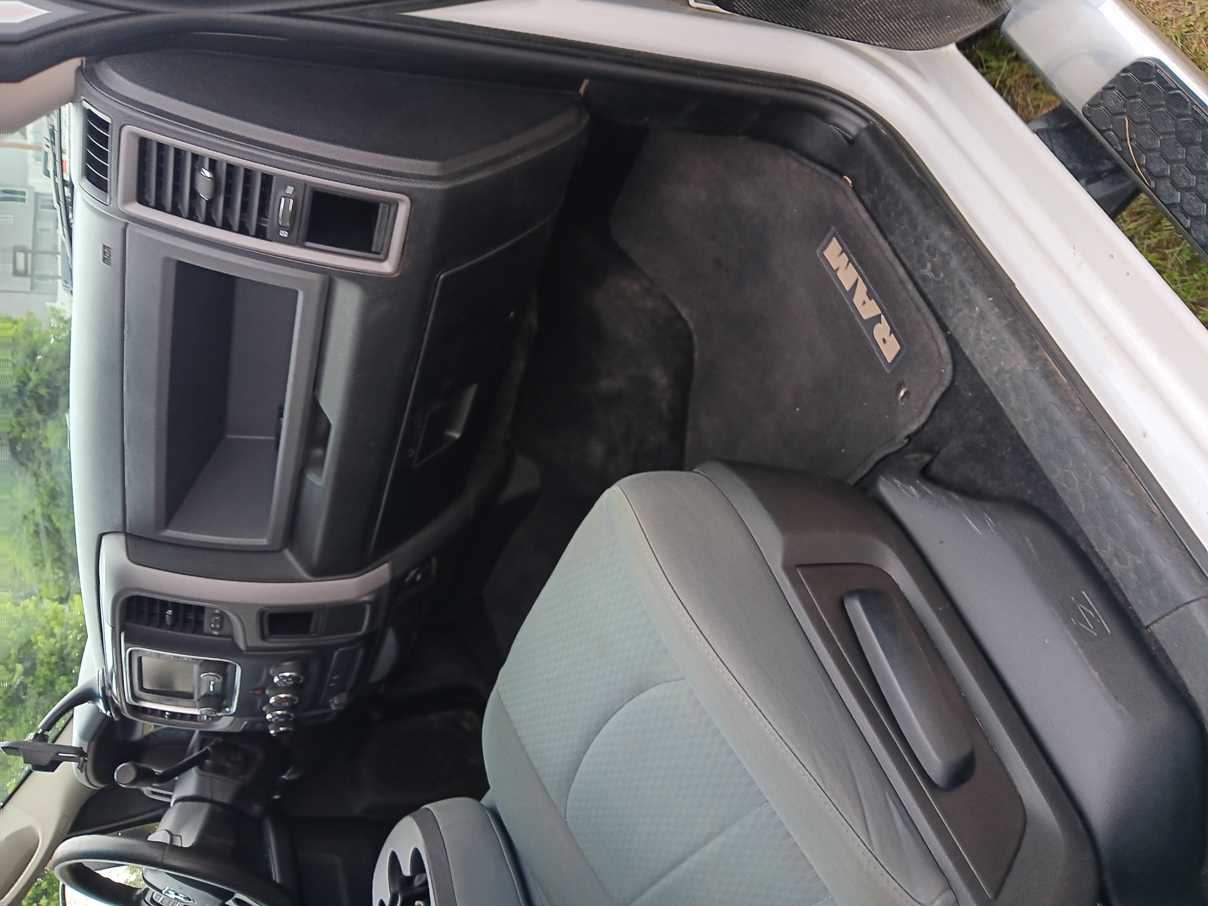 Used 2018 RAM 2500 Tradesman w/ Chrome Appearance Group AWD/4WD image 9