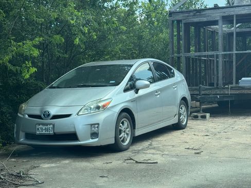 Used 2010 Toyota Prius Five FWD image 1