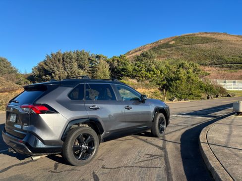 Used 2020 Toyota RAV4 XSE image 4