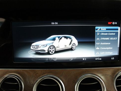 Used 2017 Mercedes-Benz E 400 4MATIC Wagon image 27