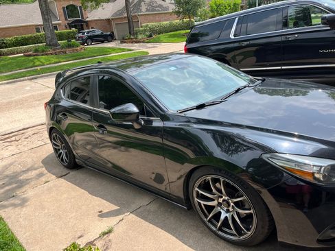 Used 2018 MAZDA MAZDA3 Touring w/ Appearance Package FWD image 1