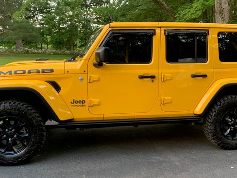 Used 2019 Jeep Wrangler Unlimited Sahara w/ Quick Order Package 24M Moab AWD/4WD image 1