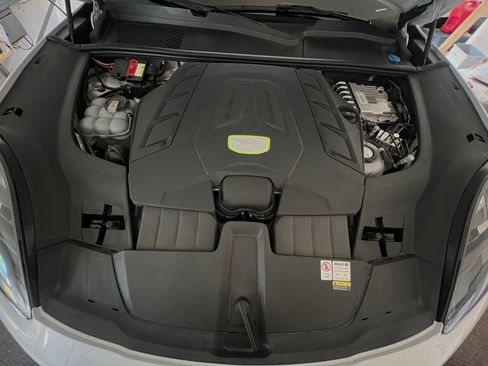 Used 2023 Porsche Cayenne Turbo S image 32