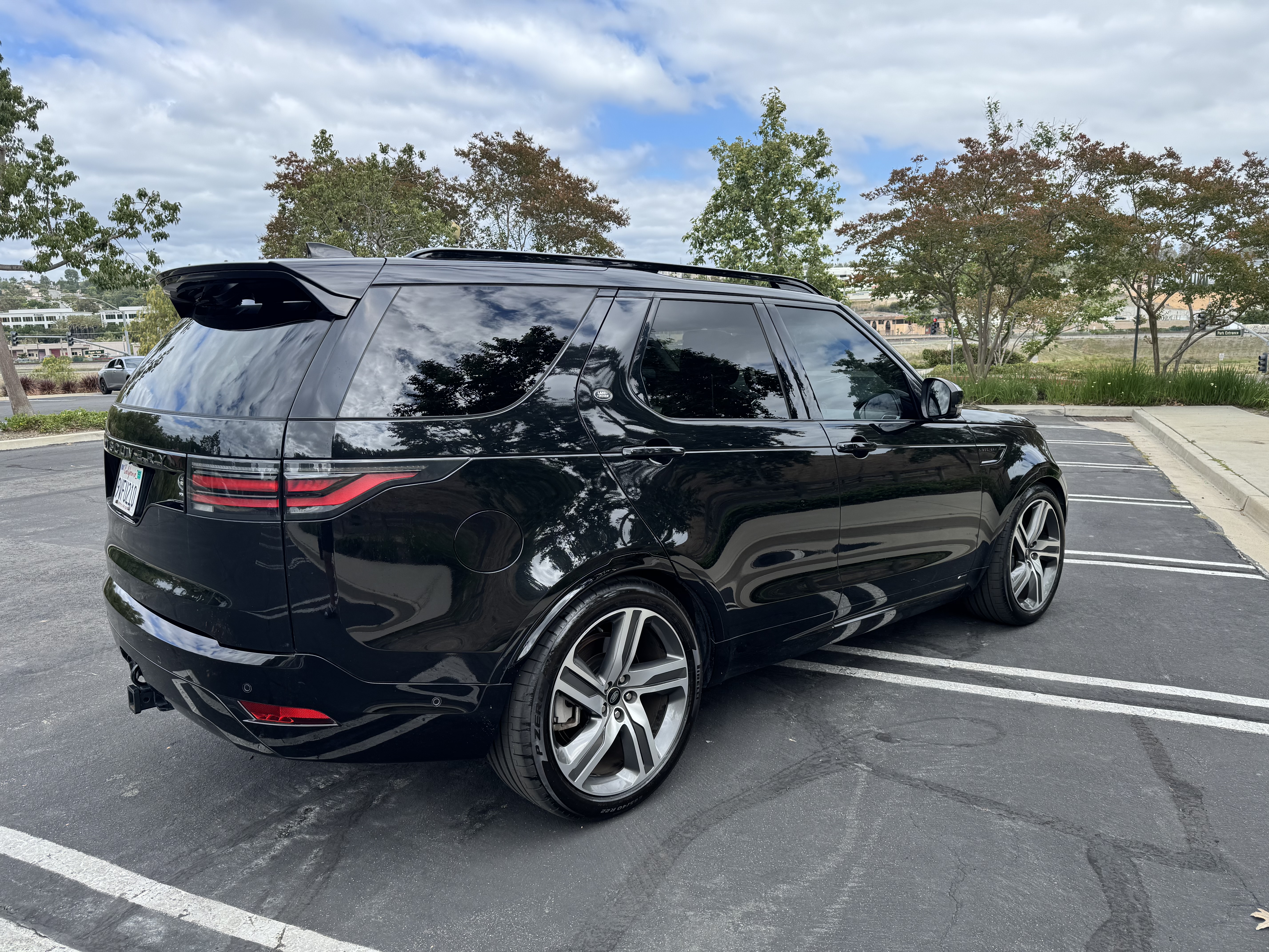 Used 2022 Land Rover Discovery HSE R-Dynamic AWD/4WD image 9