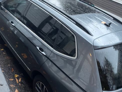 Used 2020 Volkswagen Tiguan SE w/ Panoramic Sunroof Package image 2