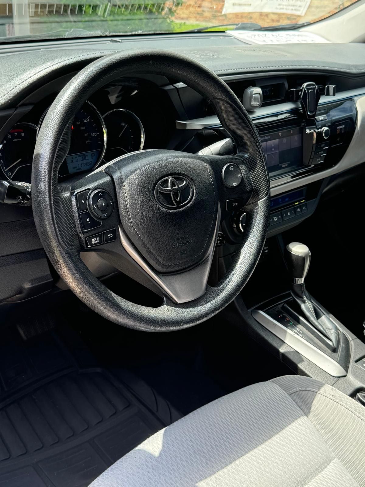 Used 2016 Toyota Corolla LE FWD image 9