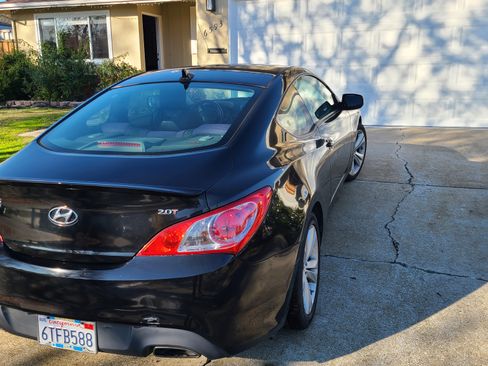 Used 2011 Hyundai Genesis 2.0T image 4
