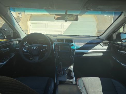 Used 2016 Toyota Camry SE image 9
