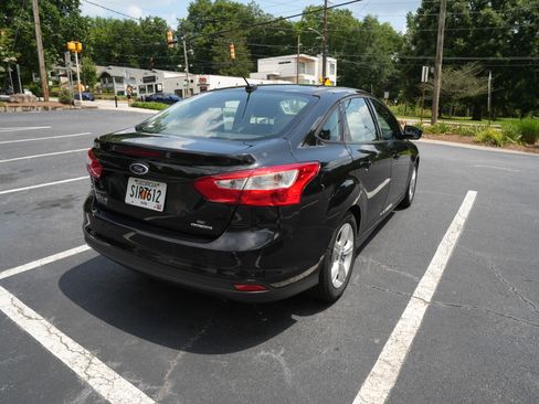 Used 2014 Ford Focus SE w/ SE Winter Package FWD image 8
