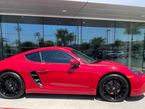 Used 2021 Porsche 718 Cayman image 1