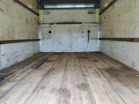 Used 2011 Ford E-350 and Econoline 350 Super Duty image 5